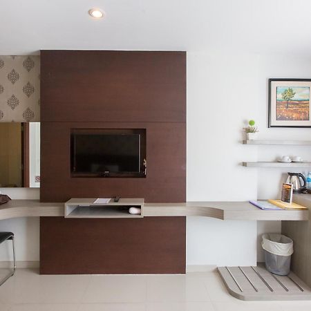 Hemingways Silk Hotel Patong Екстериор снимка