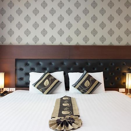Hemingways Silk Hotel Patong Екстериор снимка