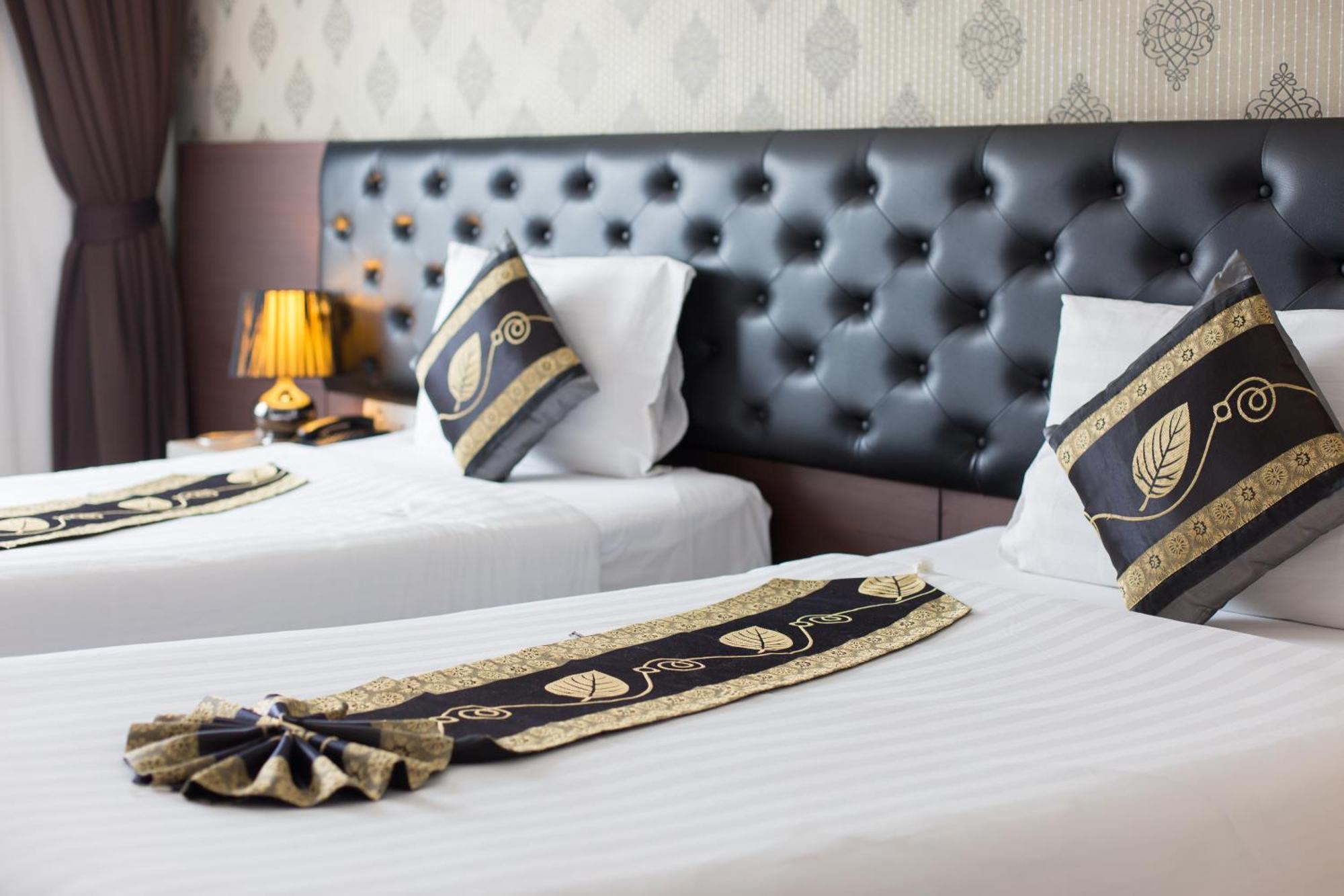 Hemingways Silk Hotel Patong Екстериор снимка