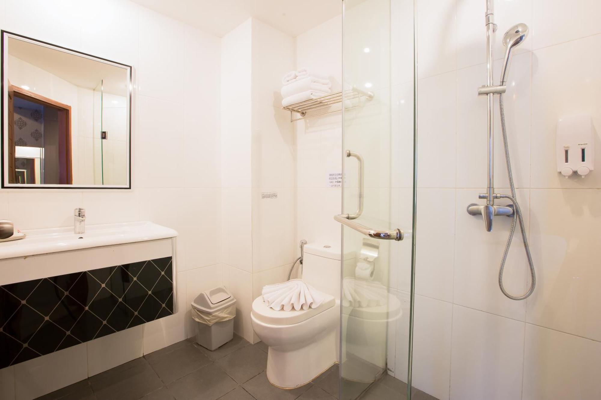 Hemingways Silk Hotel Patong Екстериор снимка