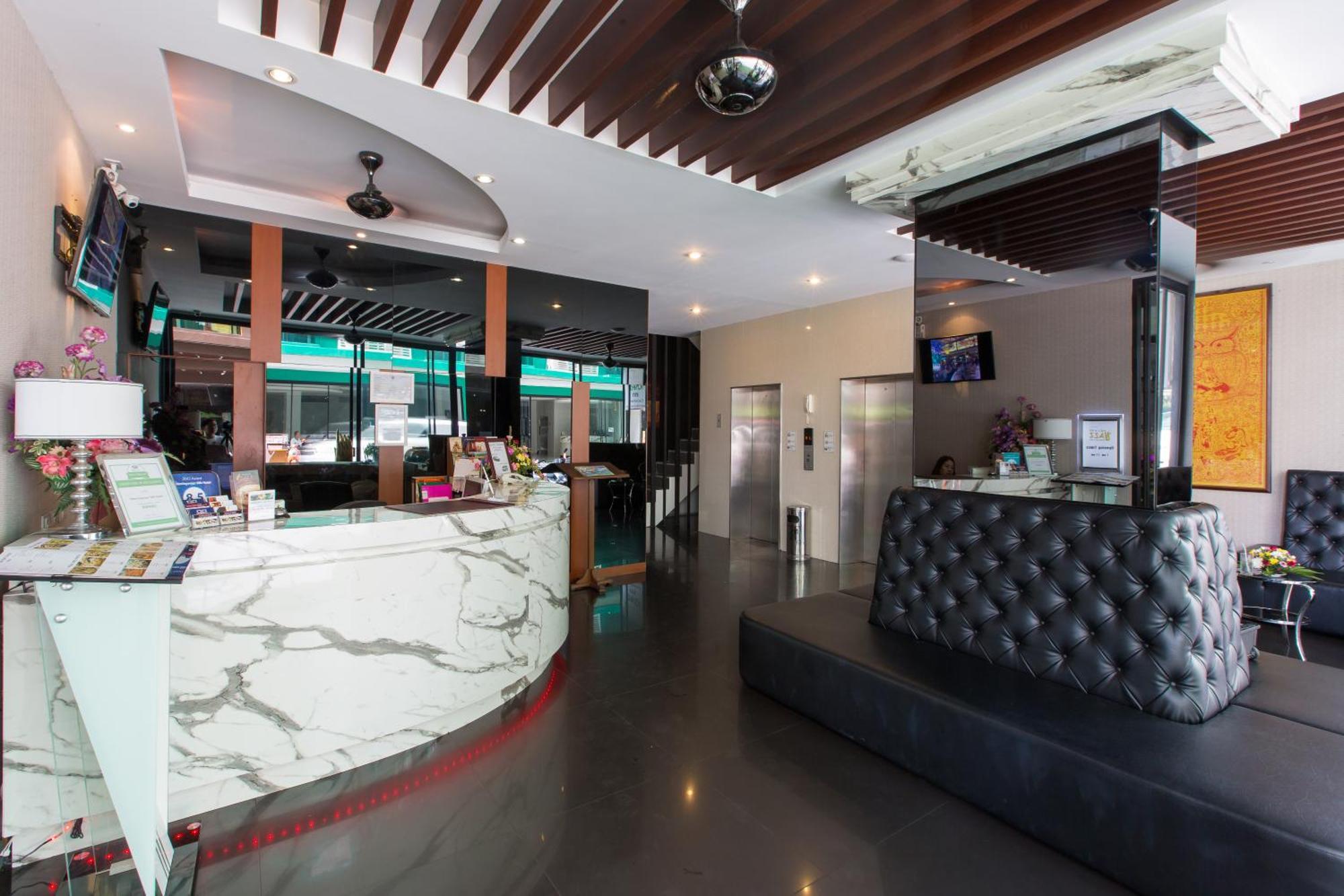Hemingways Silk Hotel Patong Екстериор снимка